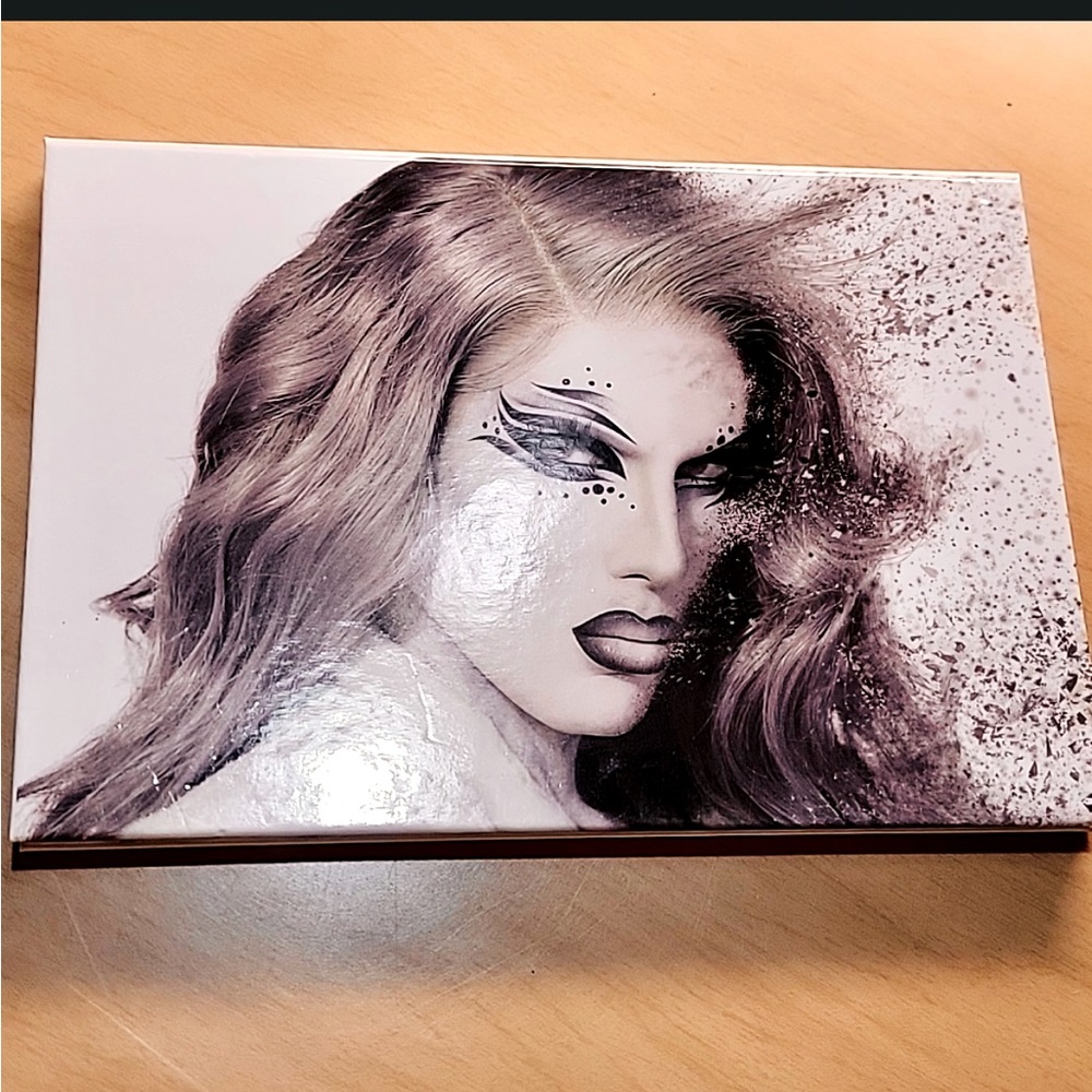 Jeffree Star Cremated Palette